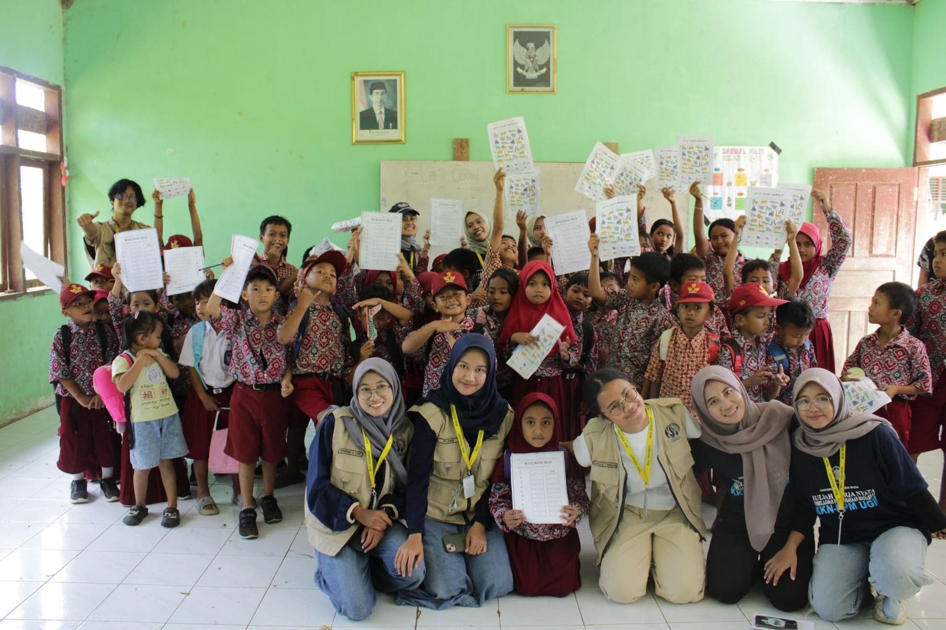 Palongaan English Club: Menyemai Semangat Belajar  Bahasa Inggris di Pelosok Palongaan